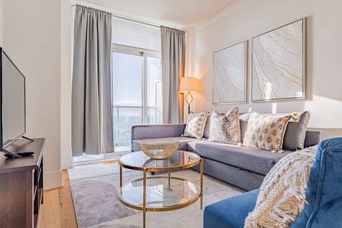 Spacious 1 Bedroom+ Den, 1 Bath Condo/ Square One