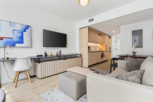 The Vice City 2 BR Escape | Free Parking | City View