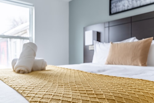 Elegant 1 BR Condo with Balcony & City View