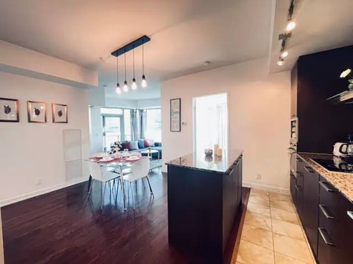 Lovely 2BR-2BATH Condo, CN Tower
