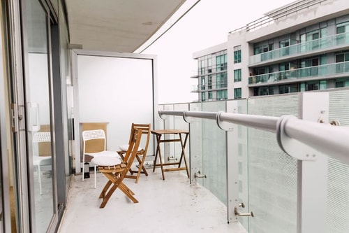 Elegant 2BD, 1.5Bath, Balcony, CN Tower view