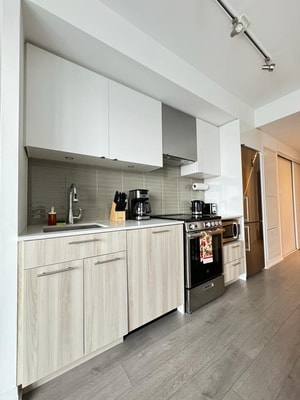 Beautiful Studio Condo with Balcony