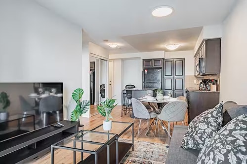The Luxe 1BR+Den | Free Parking | City View