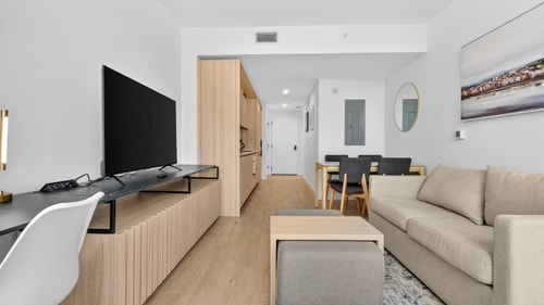 The Skylight Luxe 2 BR Suite | Free Parking | City View