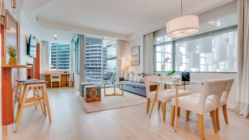 Luxury Ocean View Condo/Parking | 5-Star Amenities