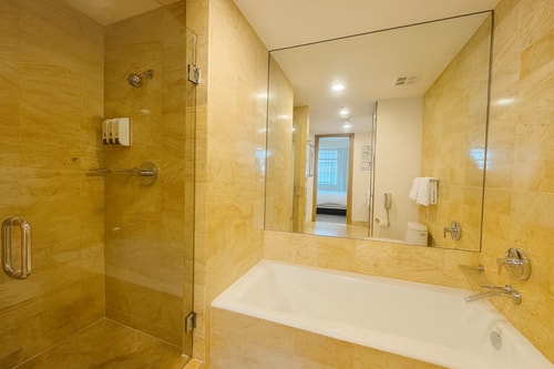 Spacious 1 Bedroom Condo with Ocean View