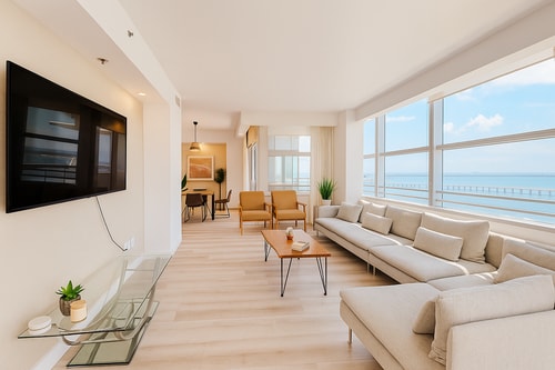 Charming 2 Bedroom Condo with City and Lake View