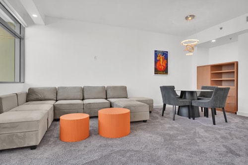 Chic 1 Bedroom Suite with Free Parking
