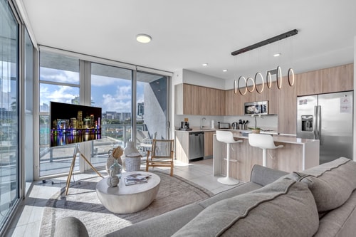 Classic 2 Bedroom Condo with City View