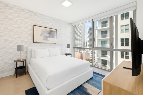 Alluring 1 Bedroom Condo with City Views