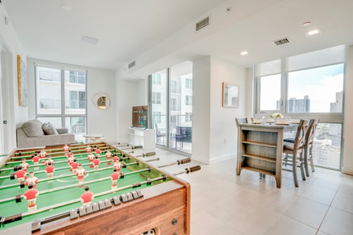 Charming 1 Bedroom Condo with City View and Partial Bay View