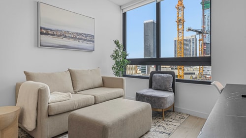 The Cozy 2 Bedroom Retreat | City and Partial Bay View | Free Parking