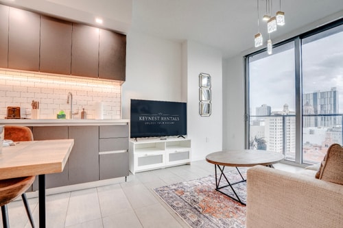 Chic 1 Bedroom Condo with City View