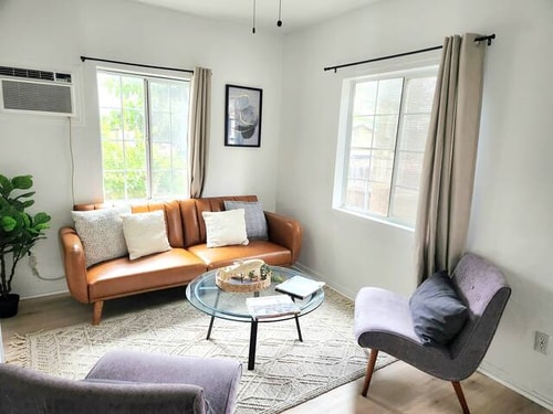 Vanellie House-Modern cozy home-relaxing backyard