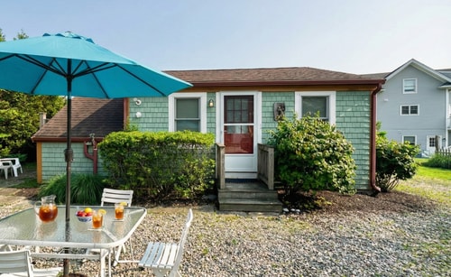 Cozy 1BR Cottage — Outdoor Shower & near beach