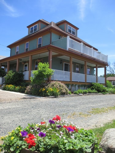 Cozy 4BR Waterview — Walk to Beach & Sunset Deck