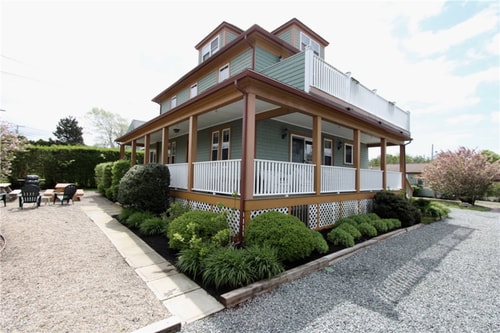 Classic 4BR Beach Flat: Sunset Deck & Ocean Breeze