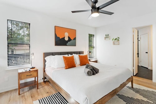 Desert Vibes|Relax in Mid Century Modern Elegance