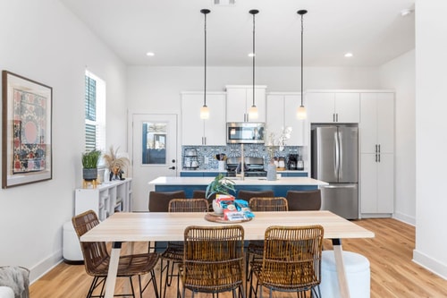 Sol House . Holiday Stay . Close to Airport & Dntn