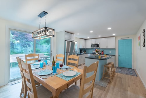 The Boarding House. Steps from Ice Cream Shop