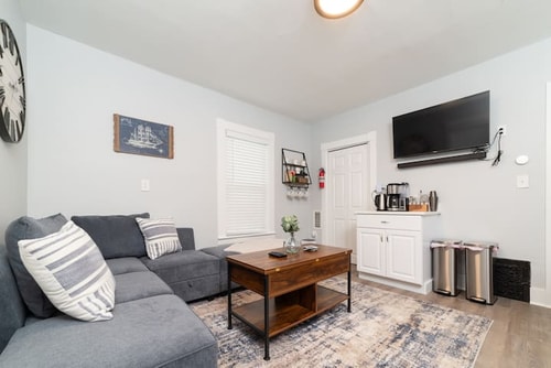 Downtown | 2 King Beds | Suite for 6