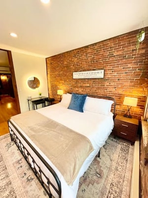 Newburyport Flat | Downtown Living | King Bed