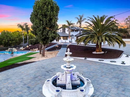 The Grand Vista Getaway