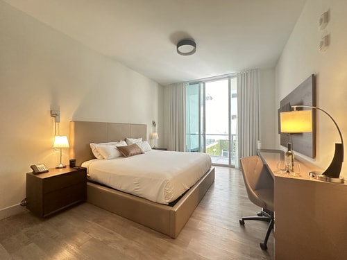 Oceanfront Stylish Studio with Rooftop Pool