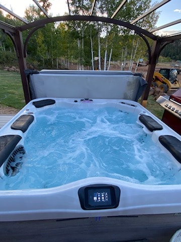 Lazy Duck Cabin Three - 3 Bedrms + Loft - HOT TUB