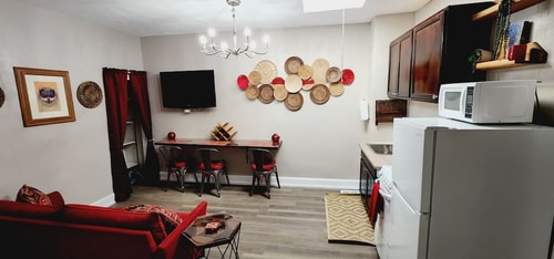 2 Amazing Apt. Nurse, Med or Grad Student Housing