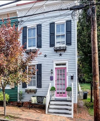 Charming Renovated Historic Home Downtown wParking