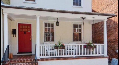 The Very Best location - 50 Steps from Main Street