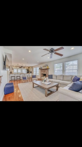 The Liberty House - Pristine Reno with parking