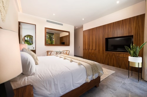 Bright Studio with pool & gym access! 10´from city