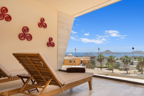 Bright apartment w/ ocean view & unique decoration