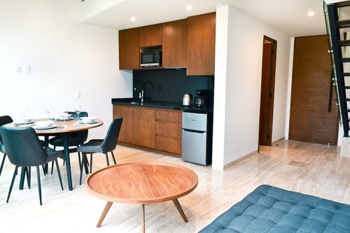 Stunning luxury Loft w/ rooftop pool & restaurant