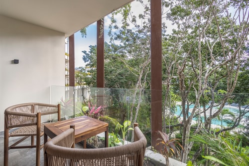 Studio with pool view, AC, WiFi and rooftop pools!