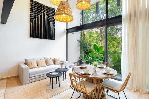 2 Story Loft, Pool Access, King Bed, Gym & 7 Pools