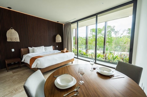 Luxury studio with rooftop pool & bar