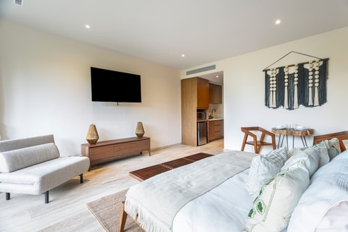 Marvelous studio with pool views, fast Wi-Fi & A/C