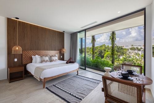 Gorgeous Studio with free beach shuttle