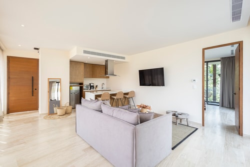 Private pool, jungle view, AC & fast WI-Fi