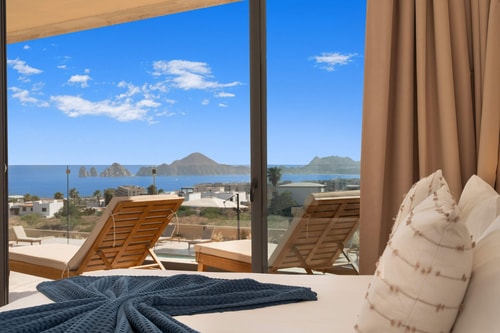 Incredible views! 3 BD with pool & gym access