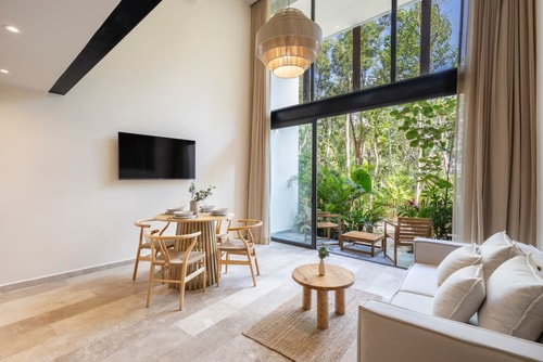 Magnificent loft with pool access & fast wifi