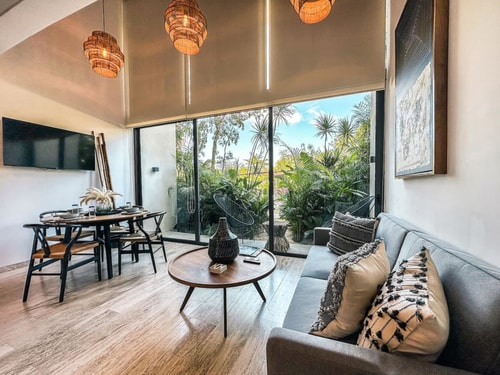 Astounding Loft with Gym, Pool & Beach Shuttle