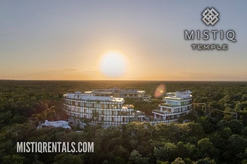 Bright studio in the middle of the mayan jungle!