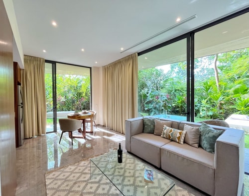 Chic Large Studio. Private Garden, Fast Wi-Fi AC