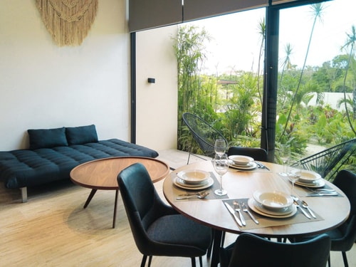 Stylish Loft with direct access to Pool & Gym!