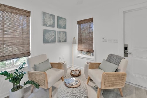 Escape to Heart of Grayton Beach in Cozy Cottage