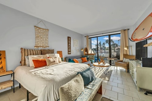 Stunning Fort Walton Beach Waterfront Studio Condo